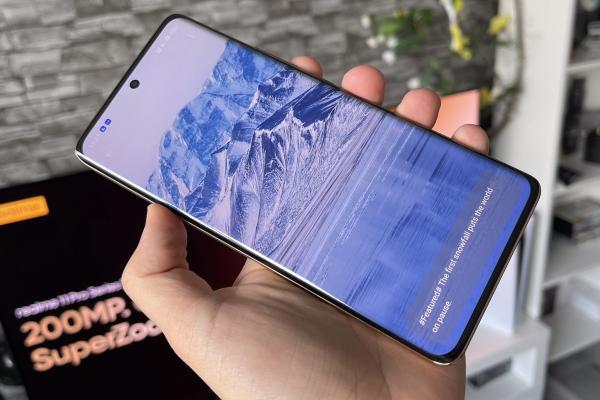 realme 11 Pro+: Un ecran premium, mai luminos decât unele flagship-uri și pe deasupra și curbat