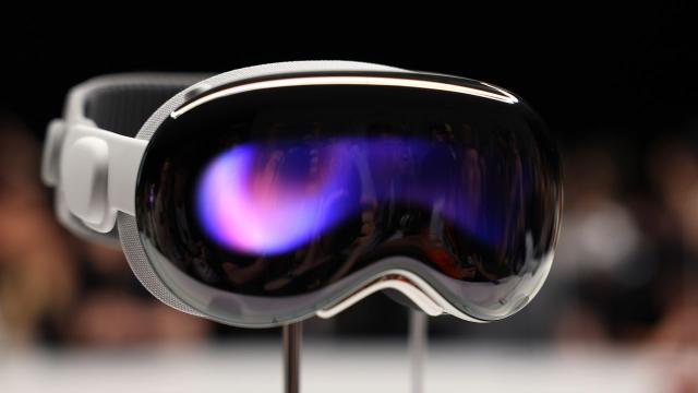 <b>Apple ar putea avea probleme cu Huawei pe tema branding-ului Vision Pro, înregistrat de chinezi</b>Apple Vision Pro este casca de realitate virtuală şi AR de la Apple, care a fost prezentată acum o săptămână, dar se pare că acum există o controversă cu privire la numele său. Se pare că Huawei ar fi înregistrat numele "Vision Pro" încă 

