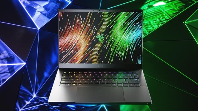 <b>Razer Blade 14 primeşte un refresh: laptop de gaming cu procesor AMD Ryzen 9 7940HS, placă RTX 40</b>Razer a lansat o nouă variantă de laptop de gaming Blade 14. Acesta debutase în 2021 şi a mai primit un refresh şi în 2022. Cea mai nouă versiune vine cu hardware puternic, iar dacă e ceva ce defineşte Blade-urile ei bine e vorba de șasiul compact