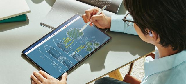 Uriașa tabletă Samsung Galaxy Tab S9 Ultra e aici! Are display AMOLED de 14.6 inch, certificare IP68, stylus avansat la pachet