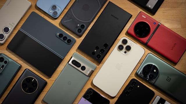 <b>Cresc iar vânzările de telefoane? Piaţa smartphone dă semne de revenire conform unei analize Canalys</b>După câteva trimestre de scădere, piaţa smartphone începe să dea semne de revenire, conform analiştilor de la Canalys. Sunt semne timpurii, deci nu ne pripim. Venim totuşi după 6 trimestre consecutive de scăderi începute 