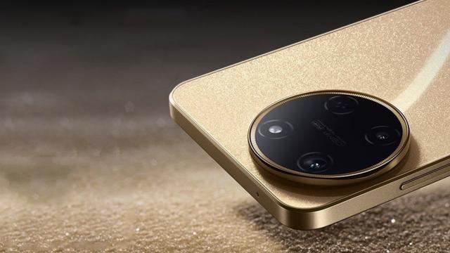 <b>realme 11 (4G) se lansează pe 31 iulie şi apare în fotografii promoţionale</b>Seria realme 11 continuă să se extindă şi după ce realme 11 Pro şi realme 11 Pro+ au ajuns în România în iunie, acum aflăm că şi realme 11 5G şi realme 11 4G sunt pe drum. Cel puţin judecând după extinderea globală a disponibilităţii lor. Despre realme 11