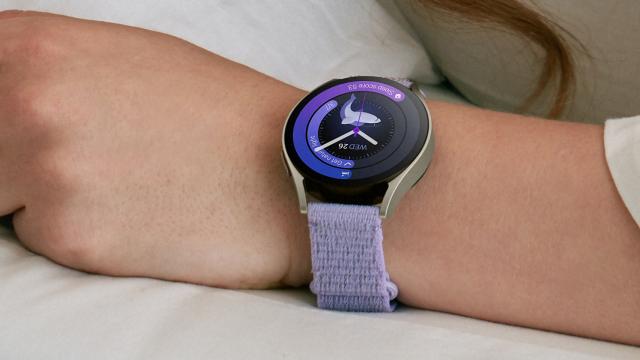 <b>Preț și disponibilitate Samsung Galaxy Watch6 în România (Ofertă precomandă)</b>Această zi de miercuri ne-a adus debutul smartwatch-urilor din seria Galaxy Watch6 de la Samsung. Au sosit alături de pliabilele Galaxy Z Fold 5 și Z Flip 5, iar în portofoliul companiei sud-coreene au apărut modele de bază (variante de 40mm și 44mm)