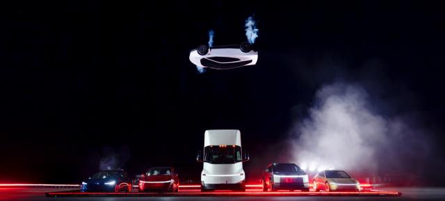 Avem mașini zburătoare înainte de GTA 6! Noua Tesla Roadster știe să facă acrobații în aer și accelerează de la 0-100km/h într-o secundă