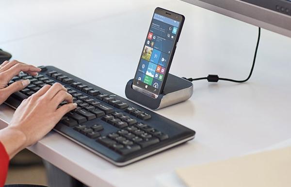 HP Elite X3, "telefonul computer" ar putea sosi la Orange România în curând; Pachetul special cu accesorii dock si laptop costă 1200 de euro