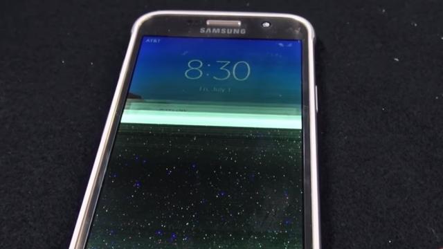 <b>Samsung Galaxy S7 Active ar fi picat testul de rezistenţă al Consumer Reports; Ecranul dădea erori după scufundare (Video)</b>Cu toate că Samsung promovează smartphone-ul Galaxy S7 Active drept un device rezistent la apă, se pare că telefonul nu este complet etanș. Ca dovadă primim astăzi un test de rezistență din partea Consumer Reports 