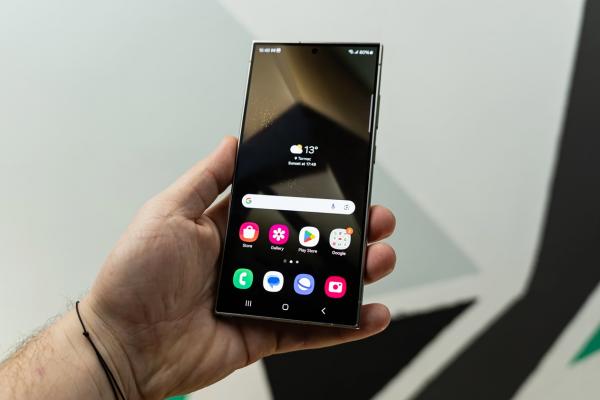 Vești proaste pentru posesorii de Galaxy S24: Samsung amână lansarea lui One UI 7, în timp ce Android 16 bate deja la ușă