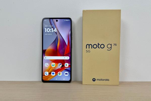 Motorola moto g75 5G: Display mediu, LCD în primul rând