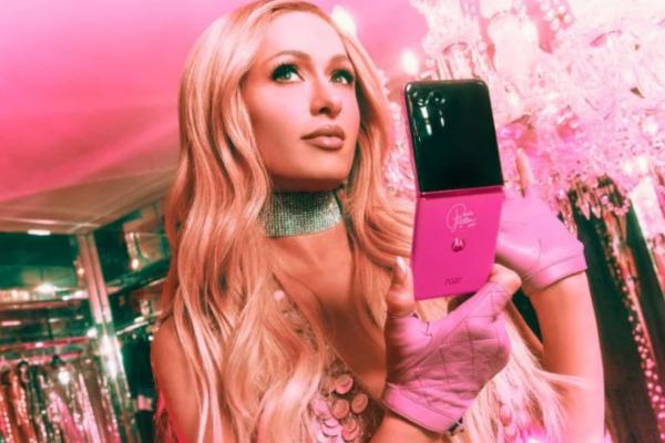 Motorola lansează un RAZR 50 Ultra în ediţie Paris Hilton; Ce e special?
