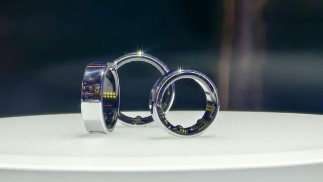 <b>Inelul Galaxy Ring 2 ar putea controla alte dispozitive Samsung</b>Samsung Galaxy Ring 2 nu a fost prezentat odată cu Galaxy S25, deşi primul Galaxy Ring apăruse ca teaser cu Galaxy S24. Sunt şanse mari să îl vedem în vara, odată cu noile modele Z Fold şi Z Flip. Azi aflăm date despre 