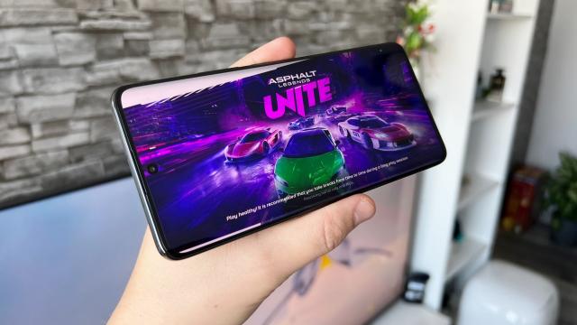 <b>Redmi Note 14 Pro 5G: Benchmark-uri care îl pun peste câteva hituri</b>Redmi Note 14 Pro 5G vine cu procesor MediaTek Dimensity 7300 Ultra, un CPU octa core de 4 nanometri. Are GPU Mali-G615 MC2 şi vine cu 8 sau 12 GB RAM şi 256 sau 512 GB stocare UFS 2.2. Dimensity 7300 Ultra e tot aia 