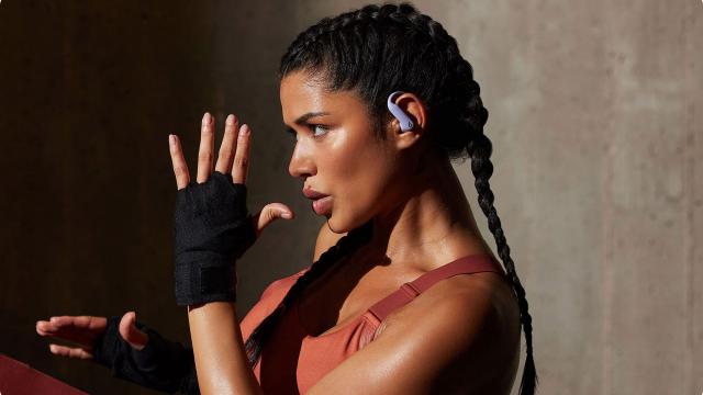 <b>Preț și disponibilitate Apple Powerbeats Pro 2 în România</b>Zilele trecute cei de la Apple au lansat pe piață o nouă pereche de căști wireless in-ear pentru sportivi și anume modelul Powerbeats Pro 2, succesor pentru modelul original din 2019. Avem de-a face cu un model flagship aici, având