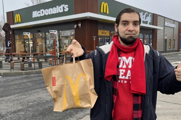 Am încercat aplicaţia McDonald's cu calendar advent şi cu oferte zilnice, cadouri de Crăciun şi bunătăţi pe puncte (Video)