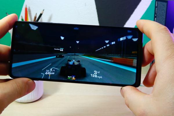Motorola Moto G200 5G: Benchmark-uri cu performanţă de top 10 şi un CPU cu frecvenţă superioară