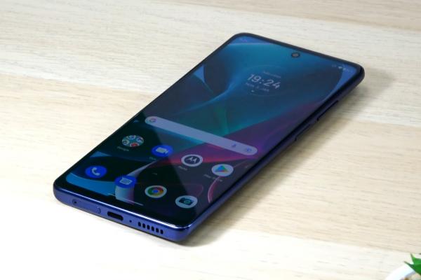 Motorola Moto G200 5G: Acustica e din nou mono la Moto şi nu aduce surprize
