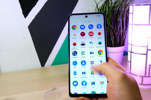 Motorola Moto G200 - Galerie foto Mobilissimo.ro