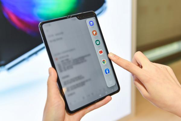 Galaxy Fold 5G este următorul telefon Samsung care primește actualizarea la Android 12 - One UI 4.0