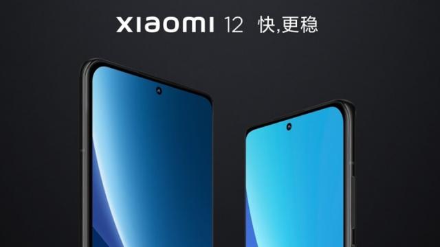 <b>Xiaomi 12 și Xiaomi 12 Pro sunt confirmate pentru debutul de pe 28 decembrie; CEO-ul promite un Snapdragon 8 Gen1 stabil</b>Xiaomi ne-a confirmat astăzi că va prezenta pe 28 decembrie telefonul Xiaomi 12, alături de MIUI 13 şi asta printr-un poster oficial. Acum CEO-ul Lei Jun revine cu detalii şi indicii cu privire la lansare, în vreme ce un alt poster prezintă