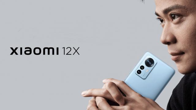 <b>Xiaomi 12X este oficial! Alternativă mai accesibilă pentru Xiaomi 12, cu procesor Snapdragon 870 și câteva „downgrade-uri” la nivel de alimentare</b>Alături de Xiaomi 12 și 12 Pro, compania a dezvăluit astăzi și modelul Xiaomi 12X. Este vorba despre un smartphone identic din punct de vedere al designului cu Xiaomi 12, dar cu câteva deosebiri la nivel de hardware. Odată cu aceste „downgrade-uri”