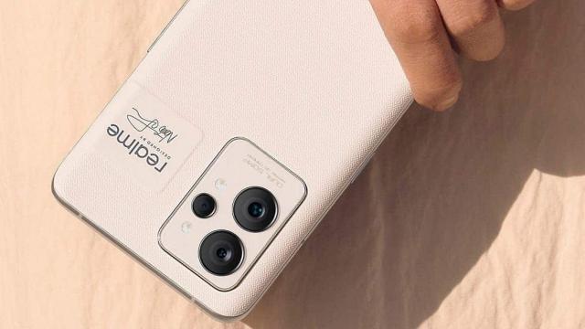 <b>realme GT2 Pro va avea o cameră microscop, cameră fisheye şi ediţie specială Dragon Ball Z</b>realme a oferit în ultimele zile detalii despre sistemul de răcire al lui realme GT 2/GT 2 Pro și am aflat totodată că va aduce şi un mod GT 3.0 pentru gaming. Ei bine acum descoperim şi detalii despre cameră, cu două surprize şi aparent 