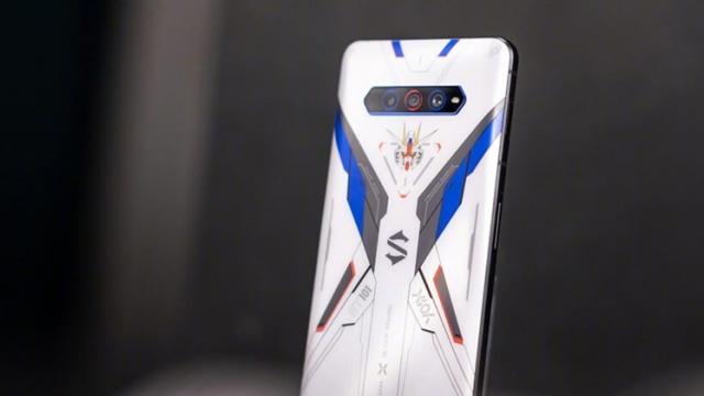 <b>AnTuTu prezintă topul celor mai puternice telefoane Android testate în decembrie 2021; Xiaomi Black Shark 4S Pro rămâne campion</b>Acest început de an ne aduce și clasamentul celor de la AnTuTu, al telefoanelor testate în ultimele 30 de zile folosind aplicația benchmark. Rezultatele din listă reprezintă o medie a peste 1000 de scoruri obținute de un telefon în luna decembrie 2021. Cu