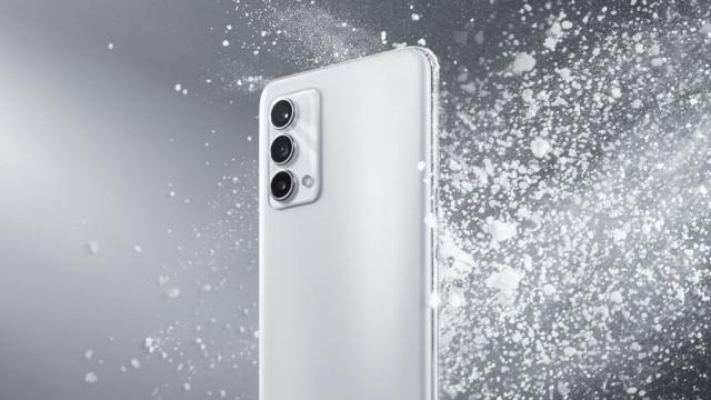 <b>Turul Magazinelor #1038: iPhone SE 2020 sub preţul pieţei, realme GT Master 5G la ofertă, 5 SSD-uri sub 250 lei</b>La mulţi ani! A început un nou an, unul sub semnul cifrei 2, 2022 şi în ciuda faptului că nu avem nici un Cyber Monday, Black Friday sau Boxing Day, ofertele abundă. Că pont pentru viitor, reţineţi că pe 2 şi 3 ianuarie în fiecare an sunt reduceri uriaşe