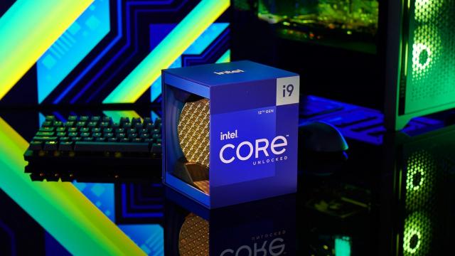 <b>Intel susține că noul CPU Core i9-12900HK este mai puternic decât Apple M1 Max</b>În cadrul CES 2022, Intel a prezentat noua generație de cipseturi dedicate PC-urilor compacte și laptopurilor, Intel Core Gen 12, H Series. Potrivit companiei, varianta de top, reprezentată de modelul Core i9-12900HK, ar fi chiar mai rapidă decât cel mai