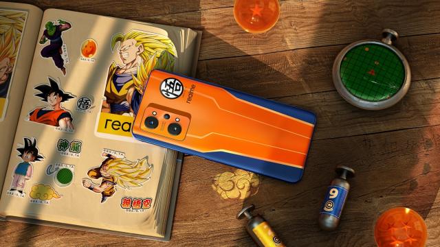 <b>realme GT Neo2 va sosi în Europa în ediție limitată Dragon Ball Z; Designul este inspirat de Goku, protagonistul seriei anime</b>În urmă cu câteva zile, realme GT Neo2, primea o versiune specială, în ediție limitată, cu design Dragon Ball Z. Acest smartphone primește un design inedit și este portocaliu, cu inserții albastre, fiind inspriat de uniforma protagonistului Goku