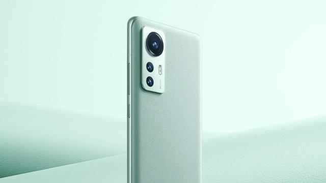 <b>Xiaomi 12 Lite primește certificarea EEC; Compania pregătește debutul noului smartphone midrange</b>În luna decembrie a anului 2021, Xiaomi lansa noua sa serie flagship. Au debutat atunci 3 modele, printre care Xiaomi 12, 12 Pro și 12X. Acum, pare-că producătorul chinez dezvoltă noi modele sub acest lineup. Mulți așteaptă varianta „Ultra”