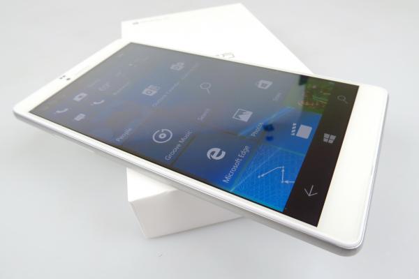 Cube WP10 Unboxing: scoatem din cutie un telefon/tabletă inedit cu diagonală de 6,98 inch și Windows 10 Mobile la bord