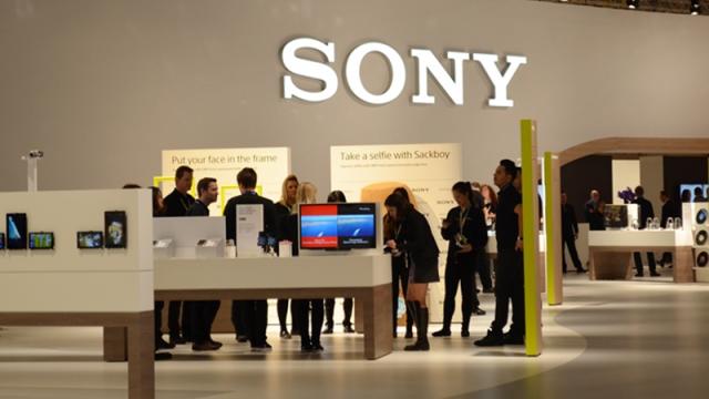 <b>Sony publică rezultatele financiare pe anul 2016, are venituri cu 50% mai mici decât în 2015</b>Această perioadă este marcată și de către publicarea rezultatelor financiare din partea companiilor tech ce activează pe piață, Sony fiind astăzi luată în colimator. Aflăm că japonezii au înregistrat în anul fiscal 2016 venituri cu 50% mai mici decât 