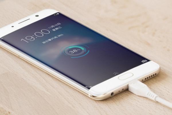 Vivo anunță lansarea lui Xplay 6; phablet arătos cu display curbat și cameră duală