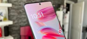 Motorola Edge 50 Ultra: Același ecran curbat de pe Pro, dar mai cuminte la capitolul luminozitate