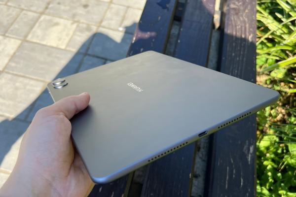 HUAWEI MatePad 11.5 S: Design premium, construcție metalică și finisaje mate all-around