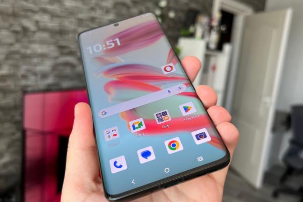 Motorola edge 50 Ultra: O doză extra de AI față de Pro și multe opțiuni de customizare