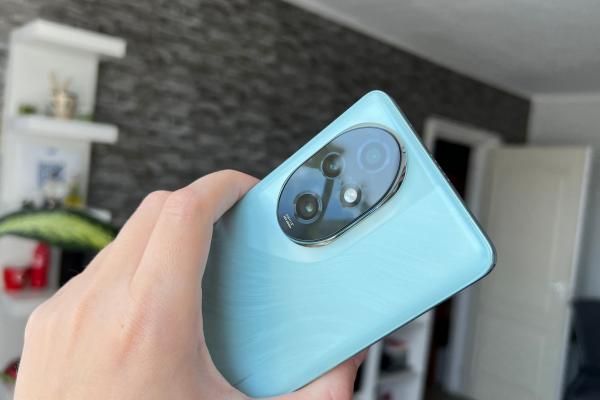 HONOR 200 Pro Unboxing și primele impresii: de la Gaudi la Harcourt, via Emily in Paris