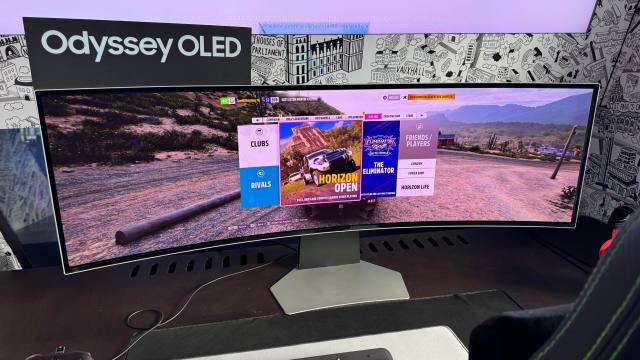 <b>Am fost la Londra să văd monitoarele Samsung Odyssey OLED care schimbă eSports-ul: refresh rate mare, anti glare, funcţii smart</b>La final de lună mai Samsung ne-a invitat la Londra să... le vedem sediul. Cel din zona King's Cross, frumos, lângă un râu, cu rațe şi gâște pe el. Dar nu era doar atât, pentru că acolo începea un nou capitol din istoria produselor 