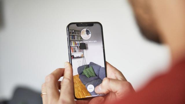 <b>IKEA Kreativ ajunge în România: Design virtual de interior cu AI</b>Începând de astăzi, românii pot folosi noua platformă de design digital a IKEA, IKEA Kreativ. Dezvoltată de Geomagical Labs, companie de inteligență artificială din Silicon Valley achiziționată de Ingka Group, această funcție permite utilizatorilor..