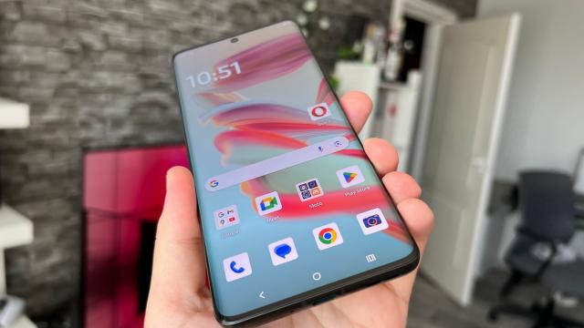 <b>Motorola edge 50 Ultra: O doză extra de AI față de Pro și multe opțiuni de customizare</b>Noua serie de smartphone-uri edge 50 de la Motorola inaugurează și interfața Hello UI, care mizează pe un look mai arătos și totodată simplificat. Avem grafică actualizată, elemente care ne atrag privirile și asta în special 