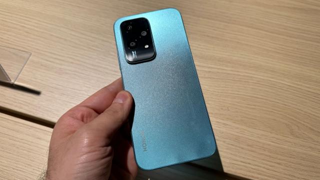 <b>Honor 200 Lite: Experiență hands-on direct de la lansarea din Paris</b>Am avut ocazia să punem mâna pe noul Honor 200 Lite, recent lansat la Paris, un telefon caracterizat de echilibrul dintre performanță și design. Acest mid-range vine cu dotări atractive, care îl fac o alegere excelentă pentru