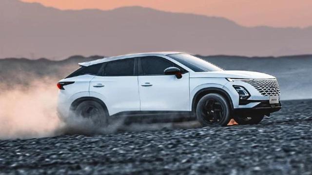 <b>Gigantul chinez Chery Auto va construi o fabrică de mașini în România! (Video)</b>Chery Auto, producătorul chinez cu cel mai mare volum de export, va construi o fabrică de mașini în România. Vestea a fost deja confirmată, iar anul viitor urmează să înceapă lucrările în țara noastră. Chinezii au deja o fabrică similară în Spania