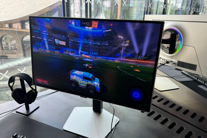 Samsung Odyssey OLED G6 - Fotografii: Samsung Odyssey OLED G6 (3).jpg