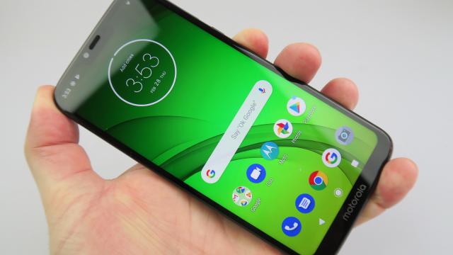 <b>Motorola Moto G7 Power Review</b>Nu e niciodată criză de battery phone-uri pe piaţă, de asta vă asigur. Când nu scoate ASUS unul, vine Motorola cu altul, iar firme ca iHunt sau Energizer ne propun "mamuţi" tot mai des. 5000 mAh pe un telefon e deja o normalitate în zona midrange..