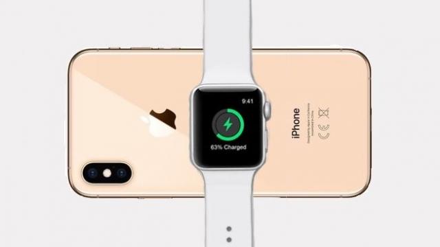 <b>Următorul iPhone ar putea alimenta wireless alte terminale; Iată detalii şi despre porturi, încărcare</b>Una dintre funcţiile la modă acum în segmentul smartphone este cea de alimentare wireless a altor telefoane. Huawei Mate 20 Pro a inaugurat asta, iar acum seria Galaxy S10 oferă încărcare fără fir pentru alte dispozitive. Mai nou şi iPhone-ul din 2019 ar 