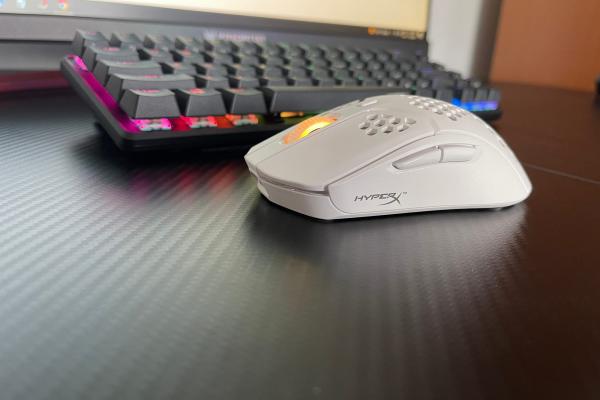 HyperX Pulsefire Haste Wireless + HyperX Alloy Origins 65 - Fotografii