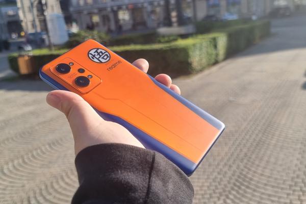 Prezentare realme GT Neo 3T Dragon Ball-Z Edition - Smartphone cu personalitate anime, pentru fani, dar și pentru gamerii cu buget redus
