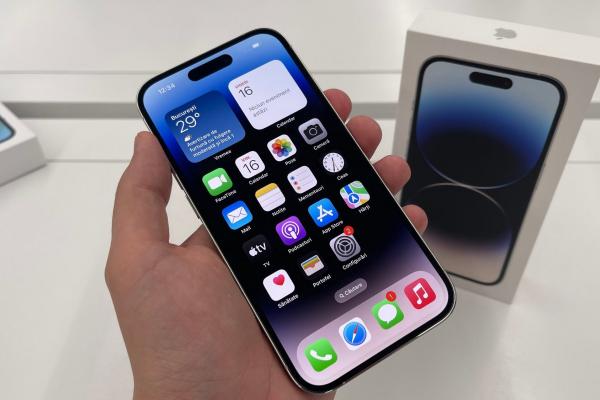 Apple iPhone 14 Pro Unboxing, impresii: cameră nouă, Always On Display, adio breton, hello Dynamic Island (Video)