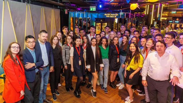 <b>Huawei formează tinerii studenţi pasionaţi de tehnologie prin programul Seeds for the Future</b>Huawei a anunţat startul celei de-a doua ediţii a programului Huawei Seeds for the Future, destinat studenţilor pasionaţi de tehnologie. Această iniţiativă vine în contextul în care doar 6% dintre întreprinderile din România oferă formare