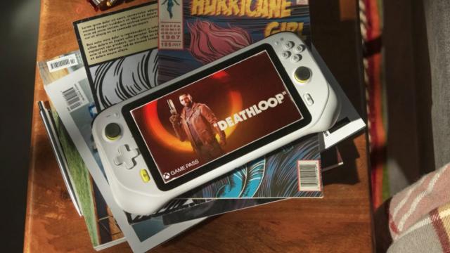 <b>Logitech anunță consola portabilă G Cloud Gaming, cu 12 ore autonomie, ecran Full HD - alternativă la Nintendo Switch</b>Ziua cea mare este aici, ziua în care apare un rival interesant pentru Nintendo Switch, sau cel puțin pentru partea de consolă portabilă. Noul venit se numește Logitech G Cloud Gaming Handheld și este o consolă portabilă care promite multe