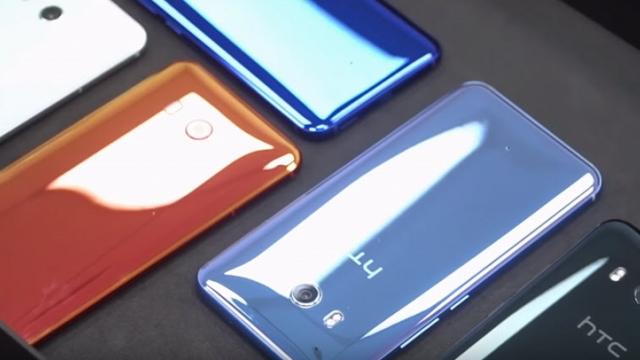 <b>HTC U 11 apare într-un clip hands-on, care dezvăluie existența a 5 variante de culoare; Avem şi o listă proaspătă de specificaţii</b>Cu mai puțin de 24 ore rămase până la debutul lui HTC U 11 vedem un clip hands-on în care smartphone-ul în cauză se arată la față. Privim și asupra variantelor de culoare ce vor fi disponibile și aflăm care sunt specificațiile hardware ce vor fi aduse la 